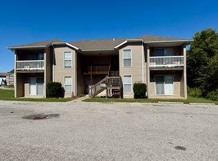 76 Hillside Ln, Belleville, IL 62223
