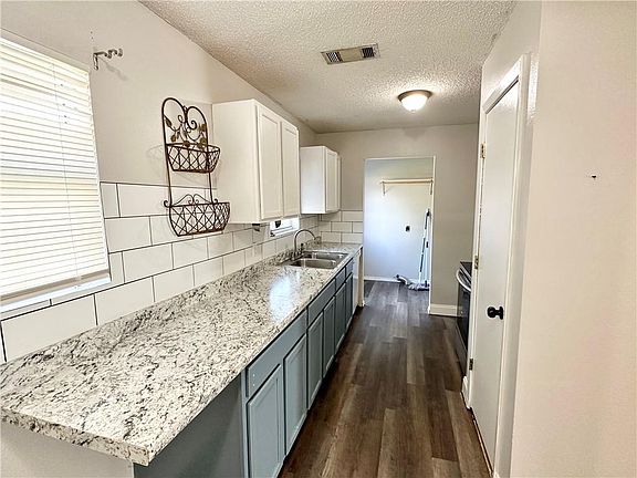 4th image of 332 River Ridge Dr