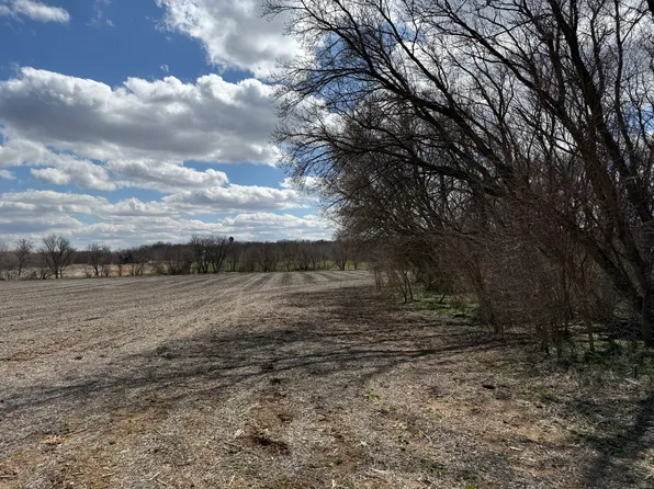 (undisclosed Address), Elgin, IL 60124