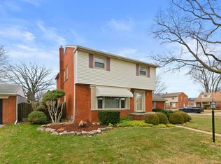 31161 Spring Ct E, Fraser, MI 48026