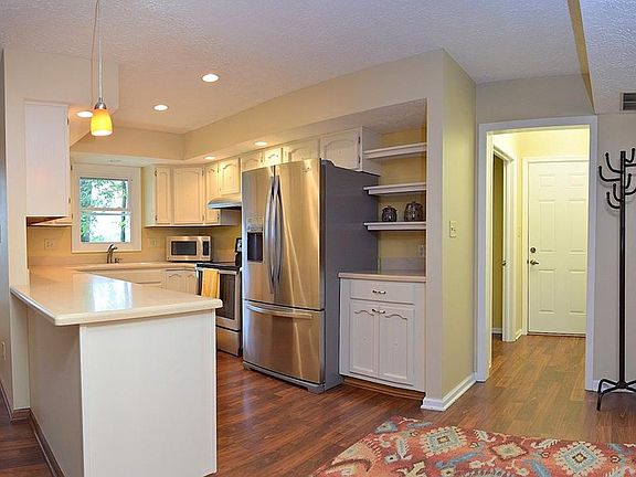 3rd image of 7464 Hawthorne Dr