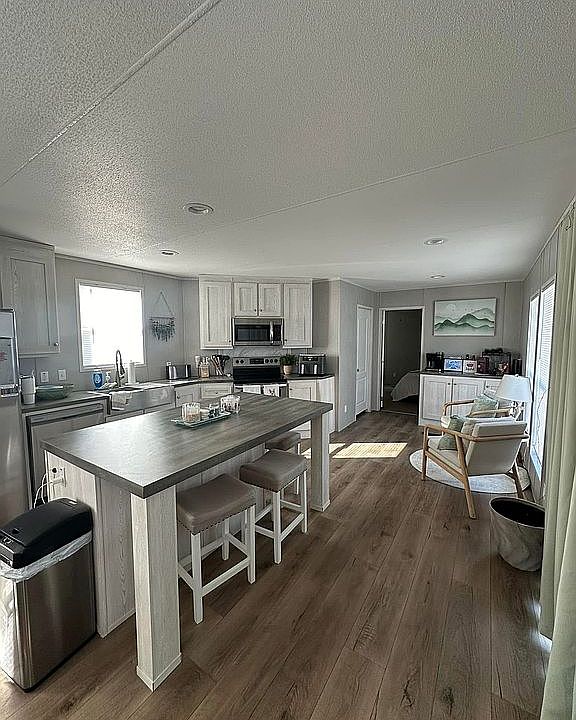 1st image of 2899 Sugarloaf Dr #18