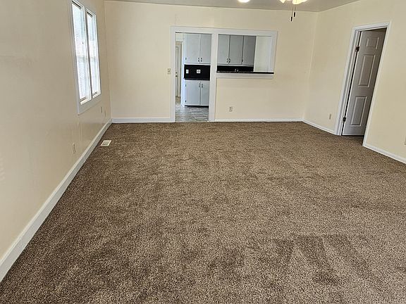 4th image of 1525 S Gordon Ave