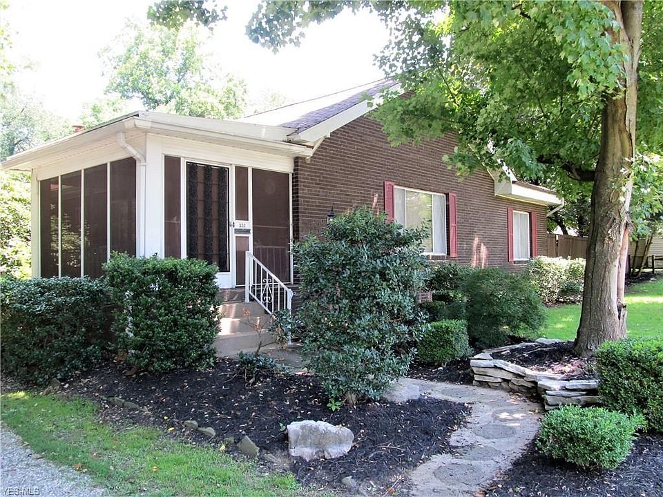 1st image of 953 Lakeview Dr