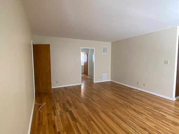 3rd image of 932 9th St #Q1j6bspfb