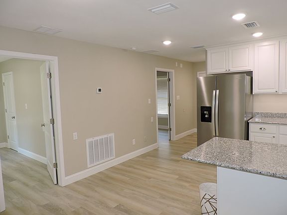 4th image of 3202 W Lee St