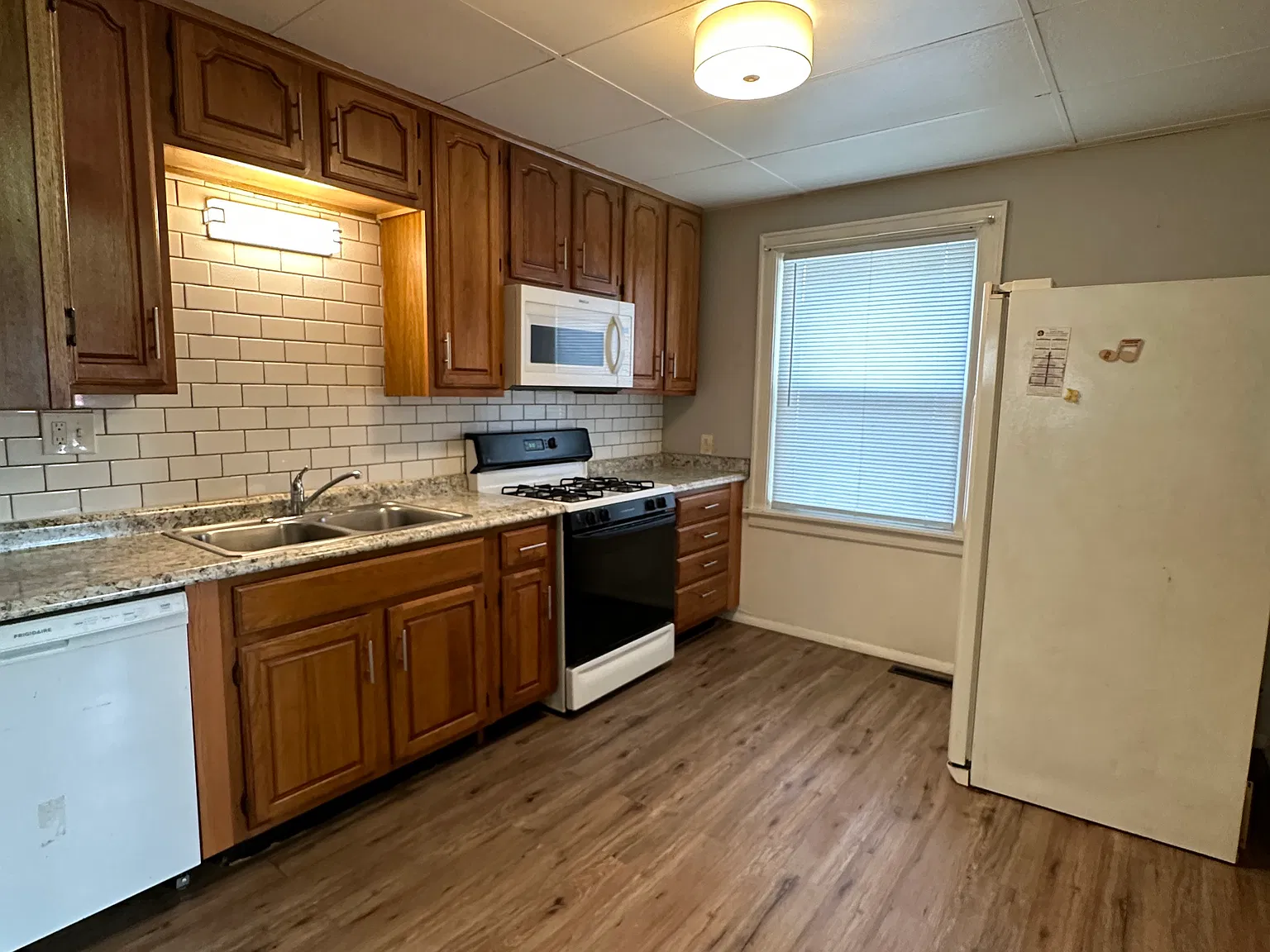 1 bed, 800 sqft, $1,100 — Photo 2