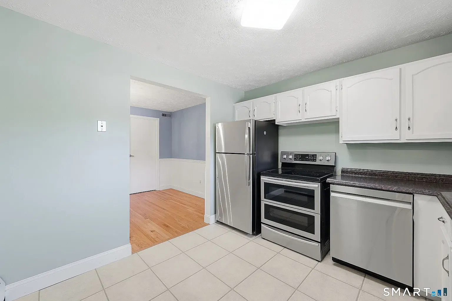 2 bed, 1.5 bath, 1457 sqft, $2,350 — Photo 3