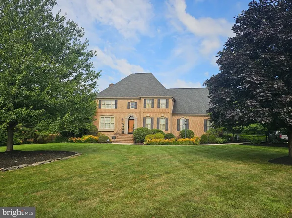 1818 Silver Pine Cir, Mechanicsburg, PA 17050