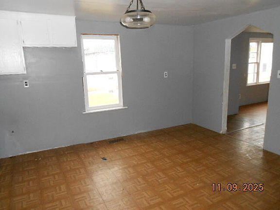 4th image of 808 W Logan St