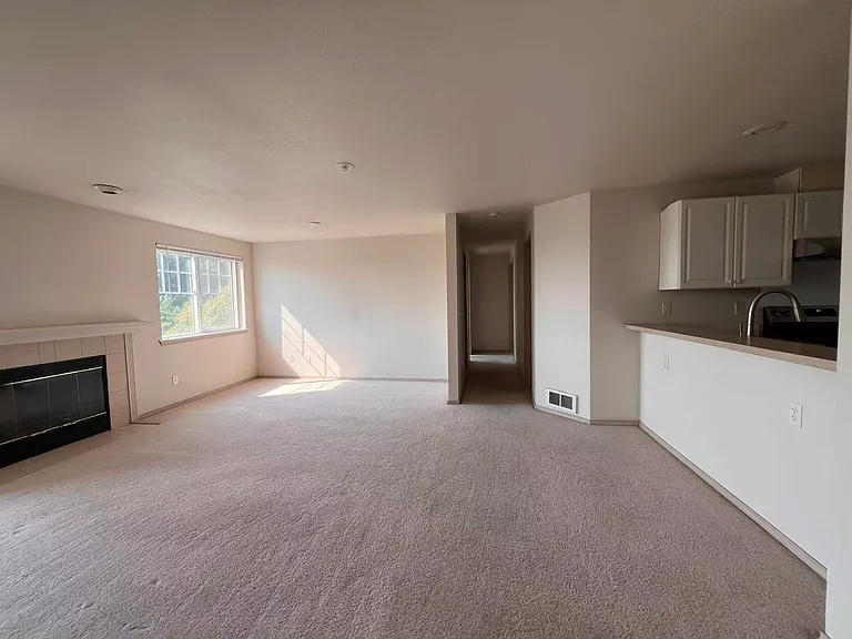1160 Monroe Ave NE #D5 — Photo 7