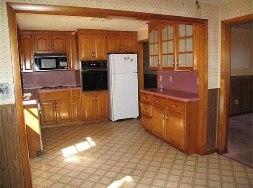 3rd image of 223 Union St