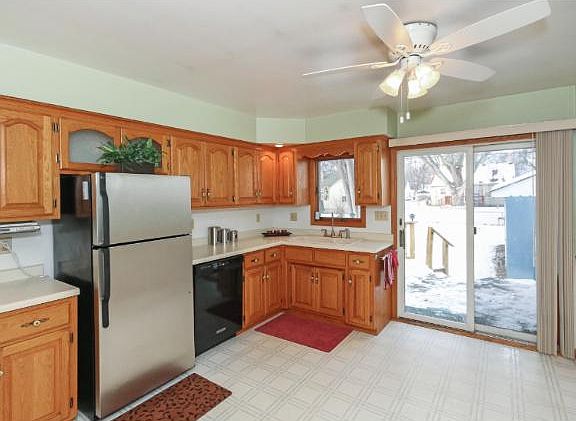 2nd image of 941 Lovell Ave