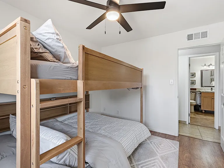 8021 E Oak St — Photo 36