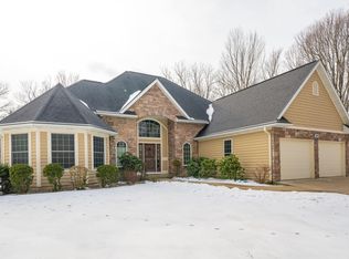 9499 Highland View Dr, Kalamazoo, MI 49009