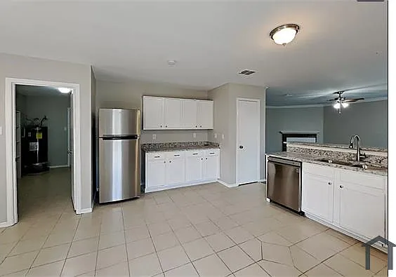 5 bed, 3412 sqft, $3,900 — Photo 3