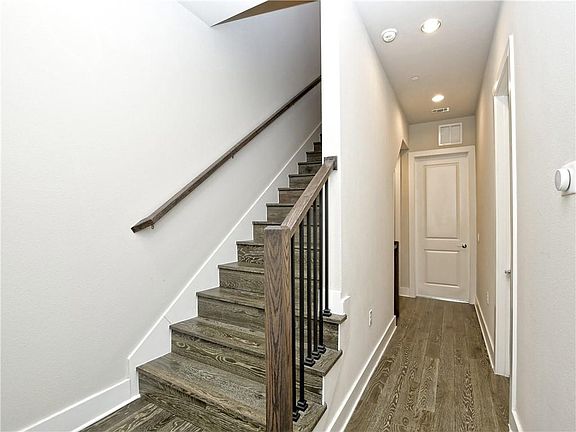 4th image of 1305 Town Creek Dr #8
