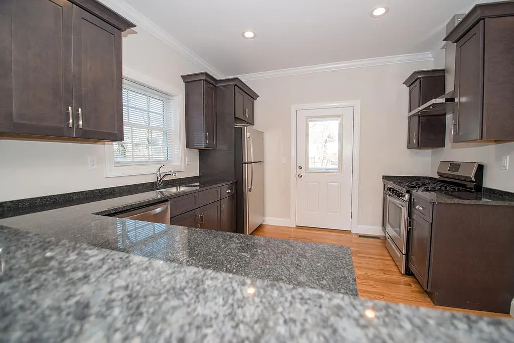 2 bed, 2.5 bath, 1300 sqft, $3,100 — Photo 1