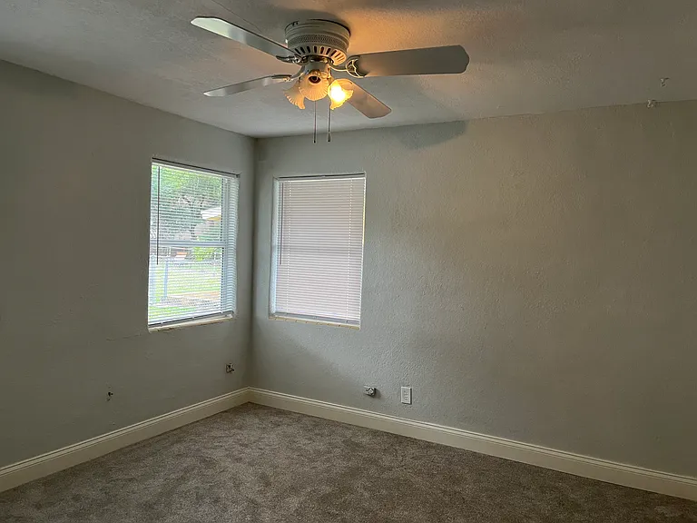 718 E Anderson St — Photo 12