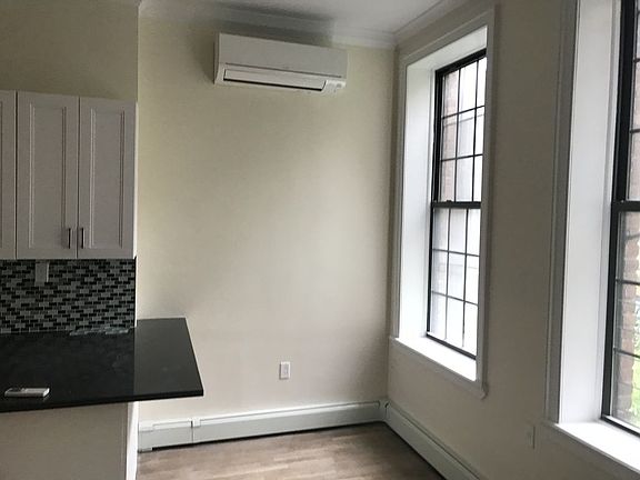 3rd image of 266 W 136th St #3