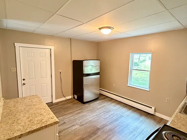 418 Center Ave — Photo 6