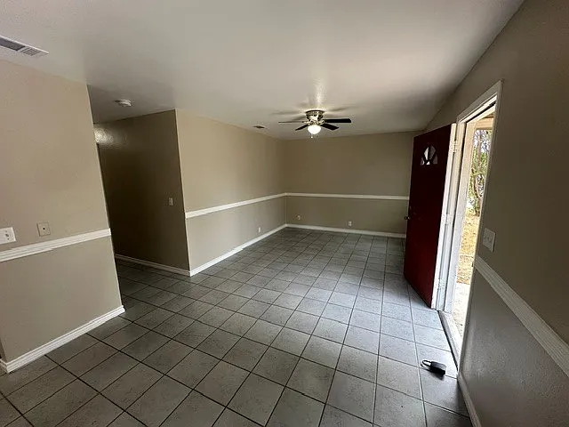 3 bed, 1008 sqft, $1,295 — Photo 3