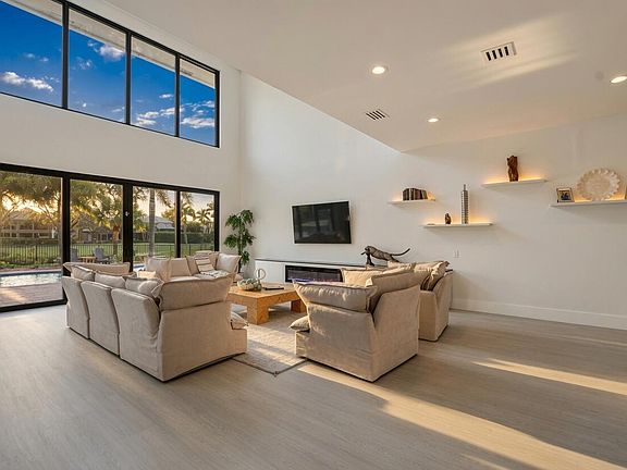 3rd image of 21312 Greenwood Court