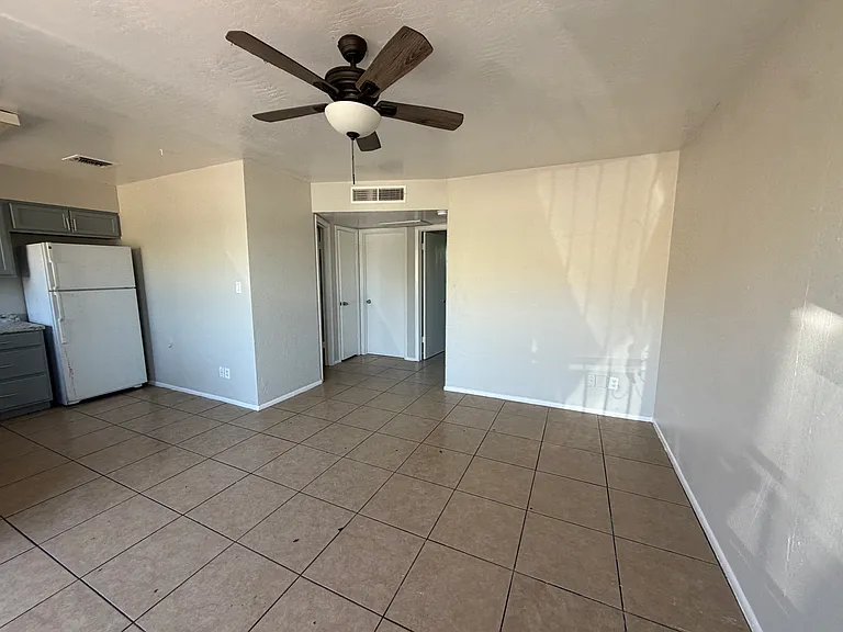 10403 N 15th Ave #1 — Photo 3
