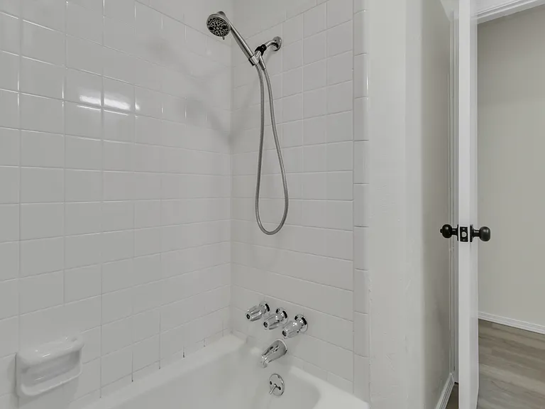 2319 E Robinson St — Photo 28
