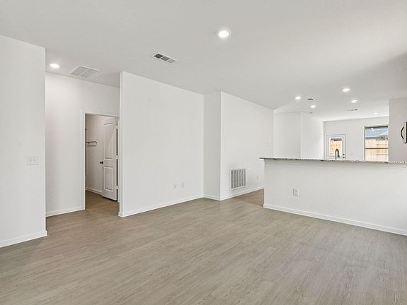 4th image of 15022 English Rose Rd