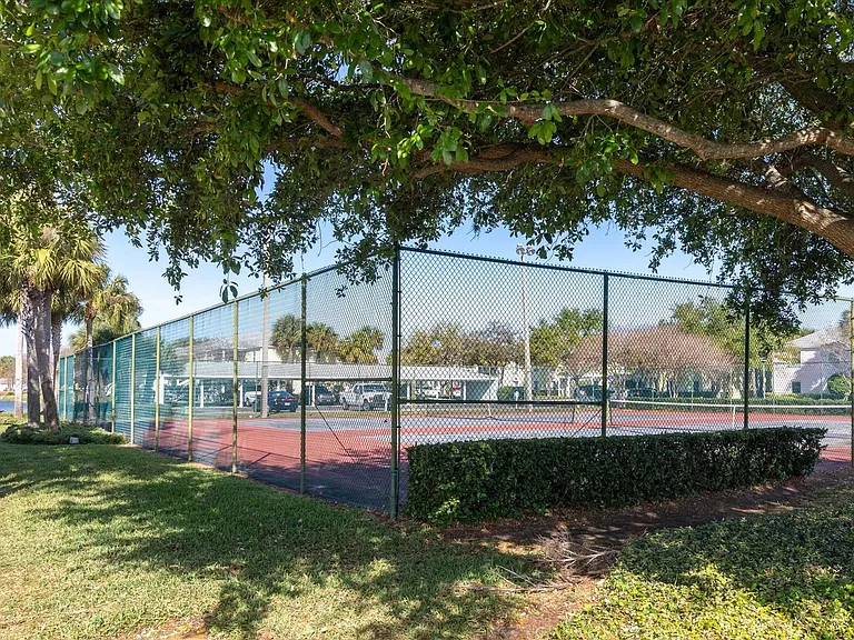 102 Pompano Dr SE #C — Photo 37