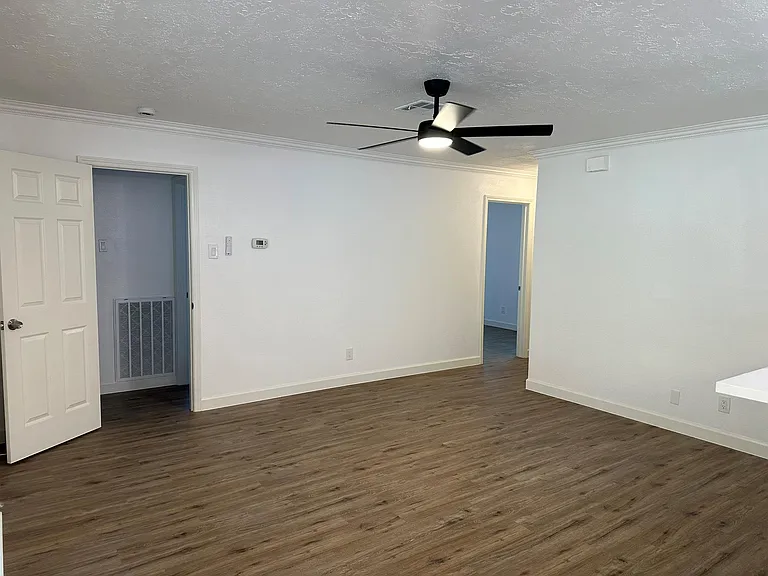 934 Bacliff Dr — Photo 13