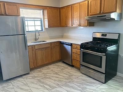 2nd image of 107 Saint Joseph Ter