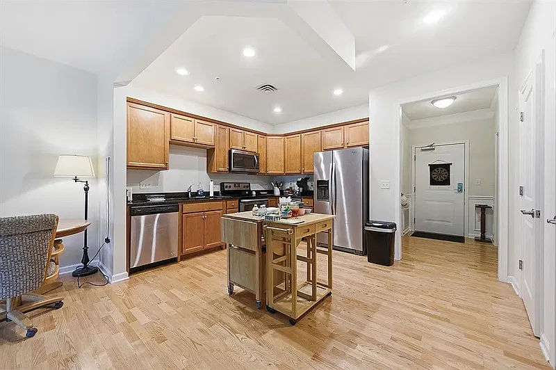 1 bed, 1.0 bath, 1020 sqft, $1,810 — Photo 3