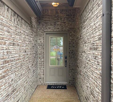 4th image of 3223 Peachtree Dr