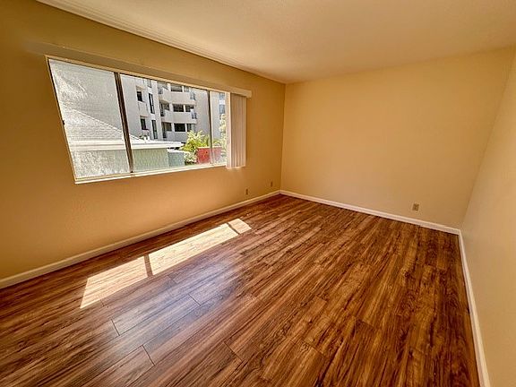 4th image of 1206 Bayswater Ave #2