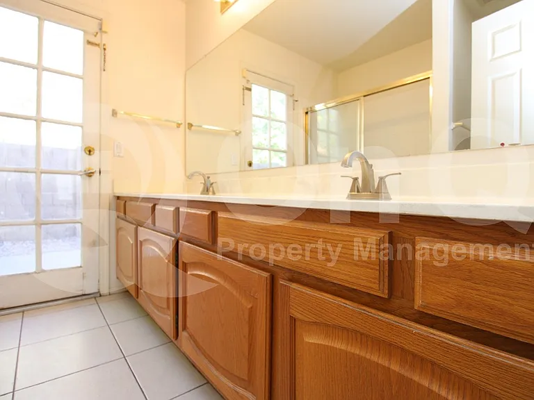 1560 W Kent Dr — Photo 20