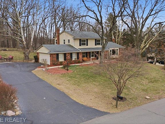 4th image of 326 Shagbark Dr