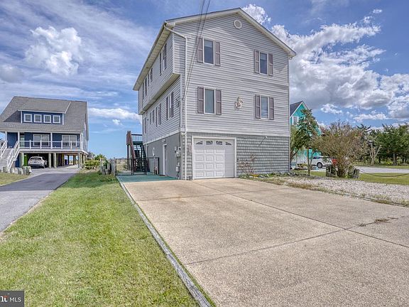 3rd image of 645 Bay Ave