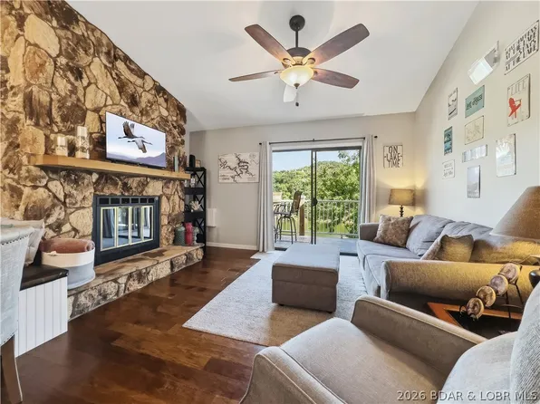 611 Lazy Days Rd #B12, Osage Beach, MO 65065