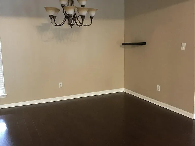 110 Bridgeway Ln — Photo 3