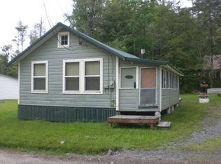 111 Balsam Ave, Caroga Lake, NY 12032