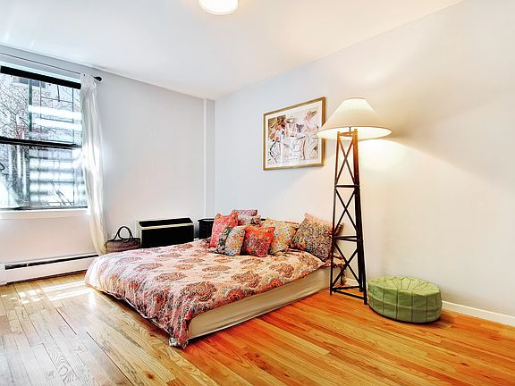 3rd image of 14 Prince St APT 1A