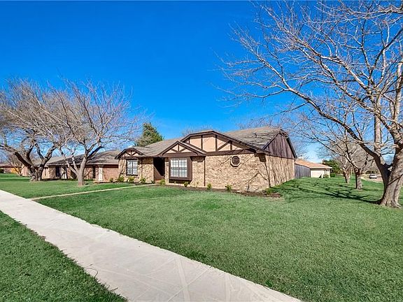 3rd image of 3214 Willowglen Dr