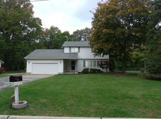 211 Sassafras Dr S, Vermilion, OH