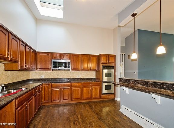 4th image of 6815 N Kostner Ave