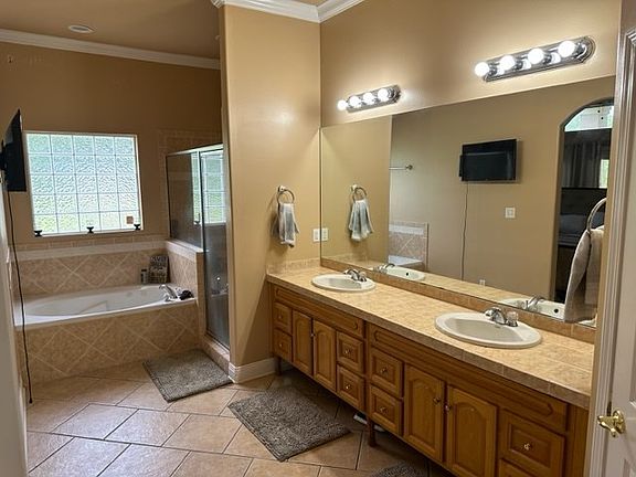 5th image of 44 Ravenwood Dr