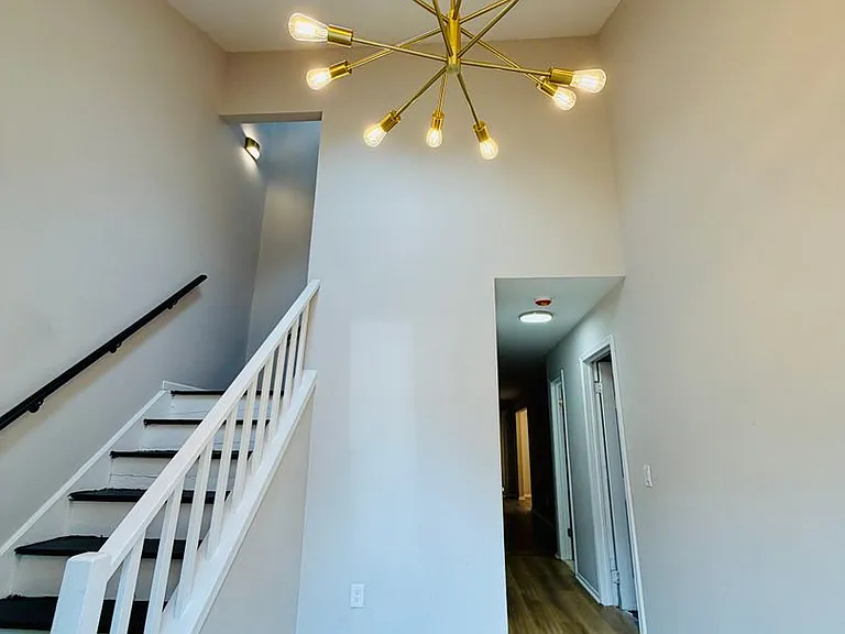 11 Saffron Dr — Photo 3
