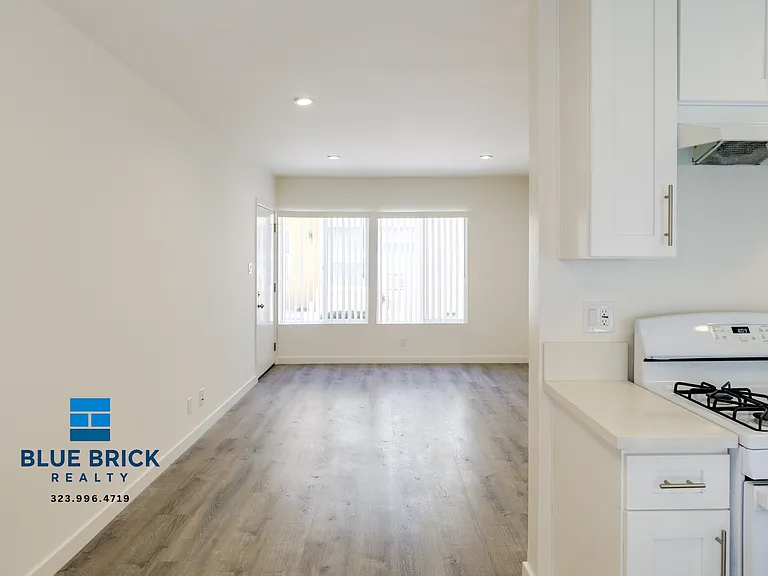 212 W Elk Ave #2 — Photo 1