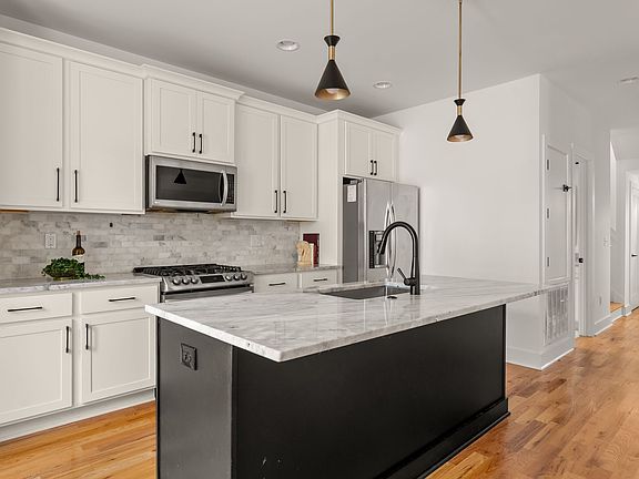 3rd image of 61B Cannon St
